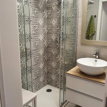 Fredi أوباتيا